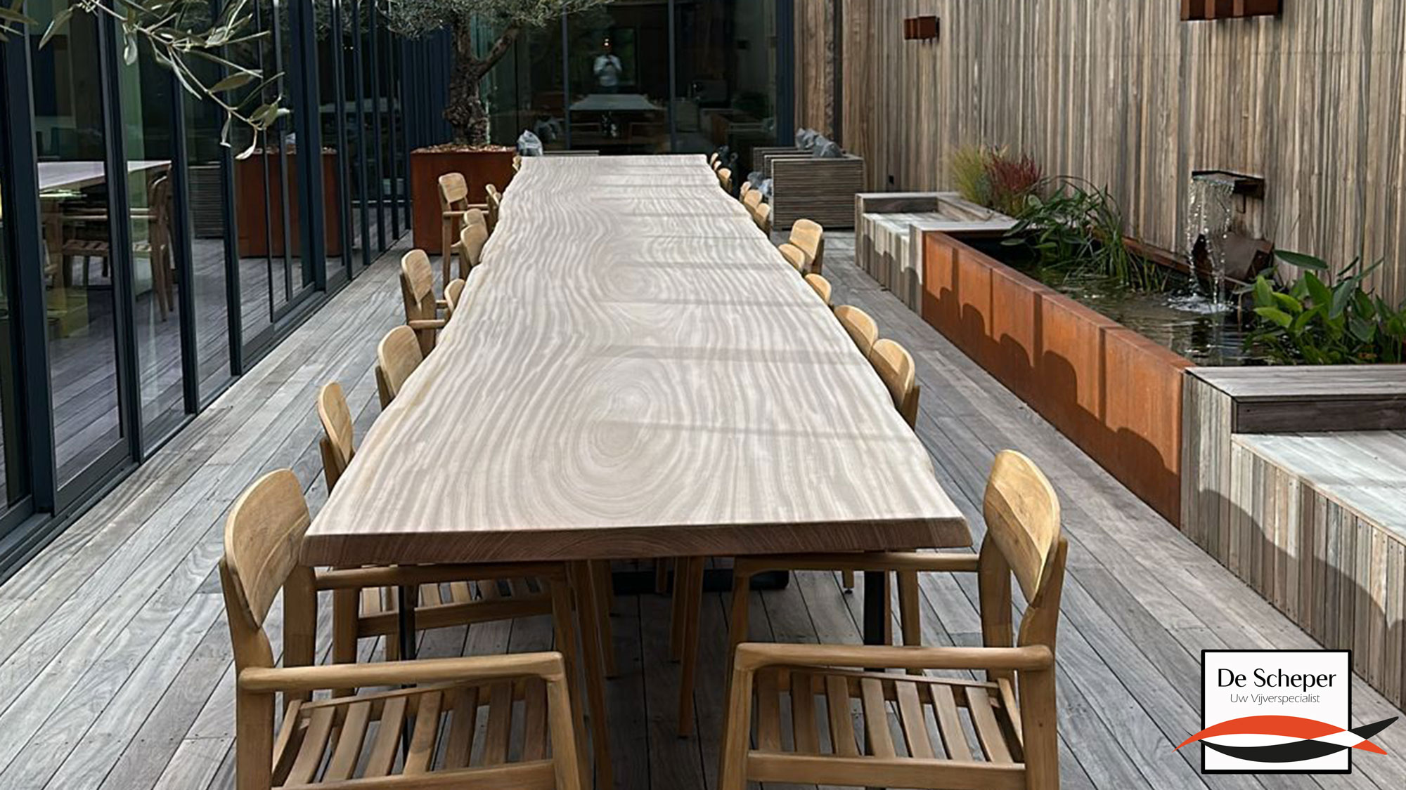 Smalle_bovengrondse_koivijver_met_waterval_vijvercentrum_de_scheper_2