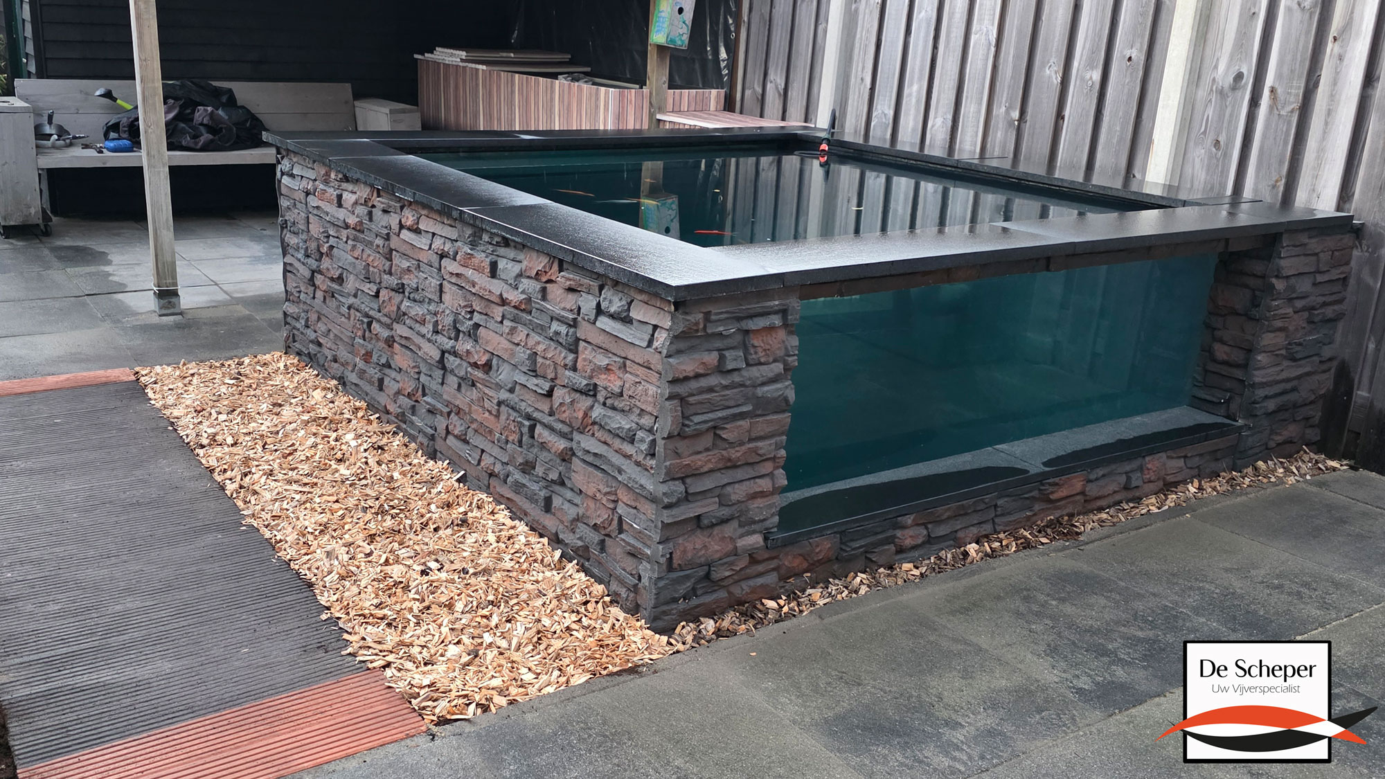 Strakke_koivijver_afgewerkt_met_steenstrips (1)