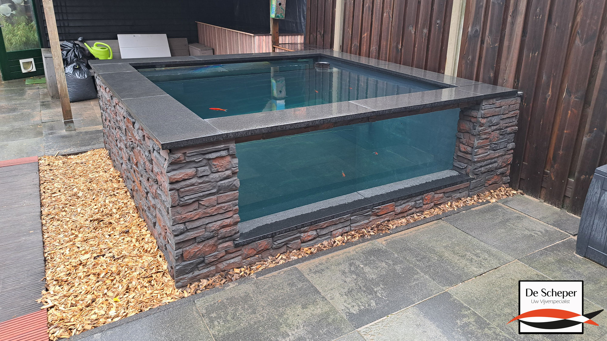 Strakke_koivijver_afgewerkt_met_steenstrips (2)