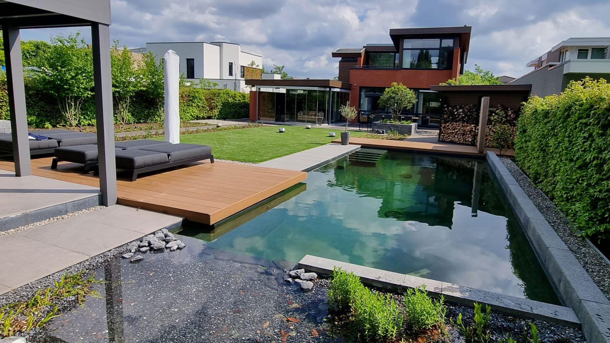 Kosten en installatie van een duurzame natuurlijke zwemvijver