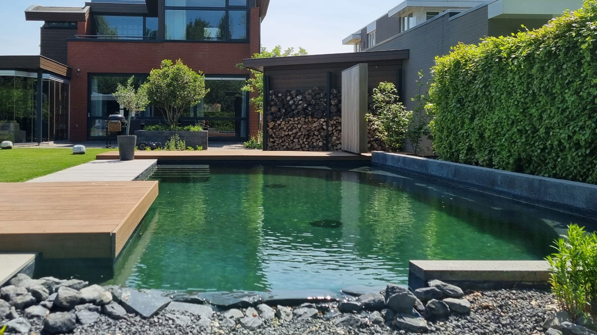 Natuurlijke zwemvijver zonder chloor, gezond voor huid en ogen