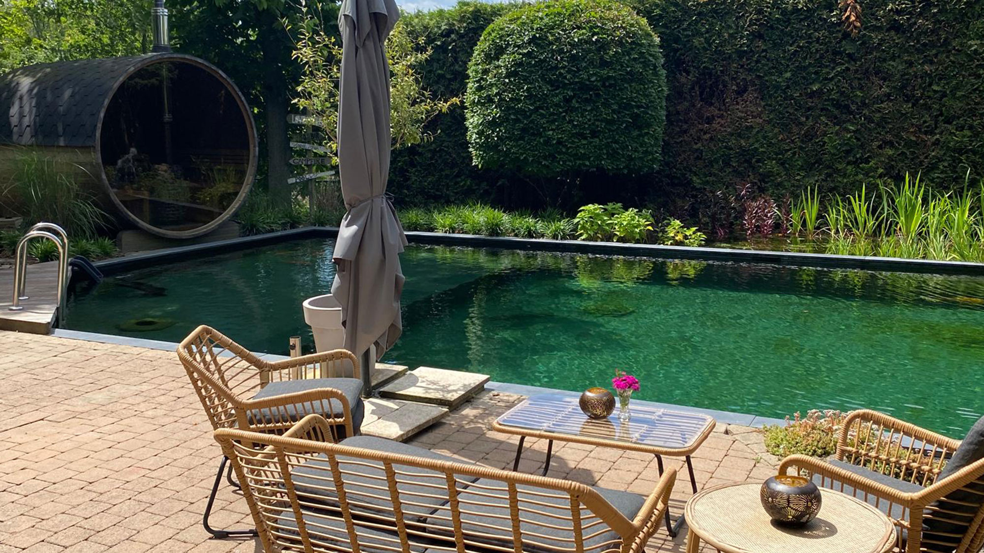 Gezinsvriendelijke zwemvijver, veilig en natuurlijk zwemwater